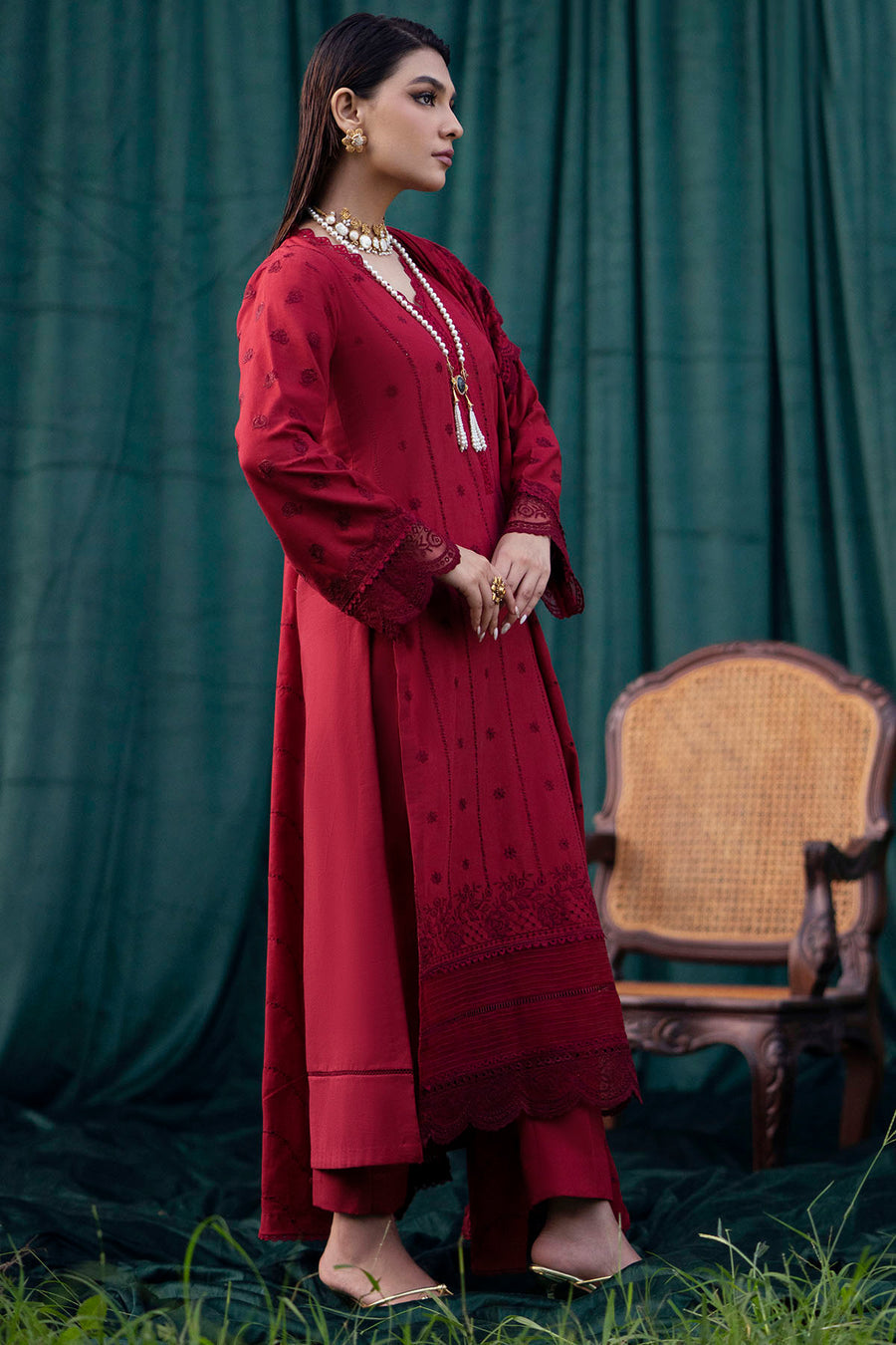 3 Piece Embroidered Lawn Suit with Lawn dupatta MO24